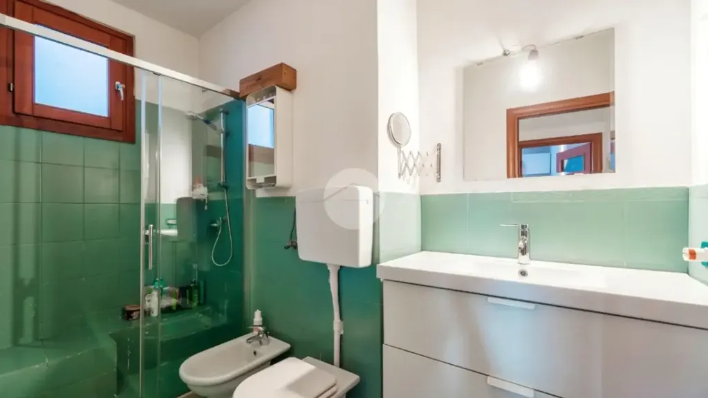 Salles de bain - Rustic-Style Flat with Courtyard in Brescia