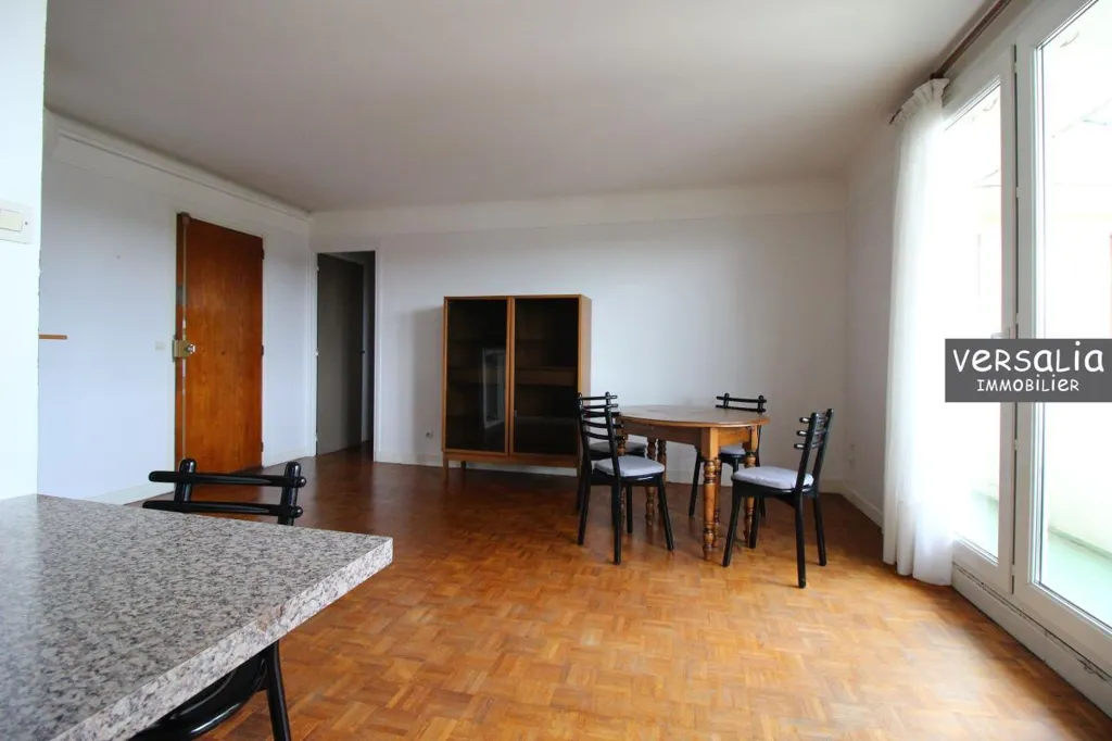 Soggiorno - 3-Bed Flat with Balcony in Leclerc Avenue
