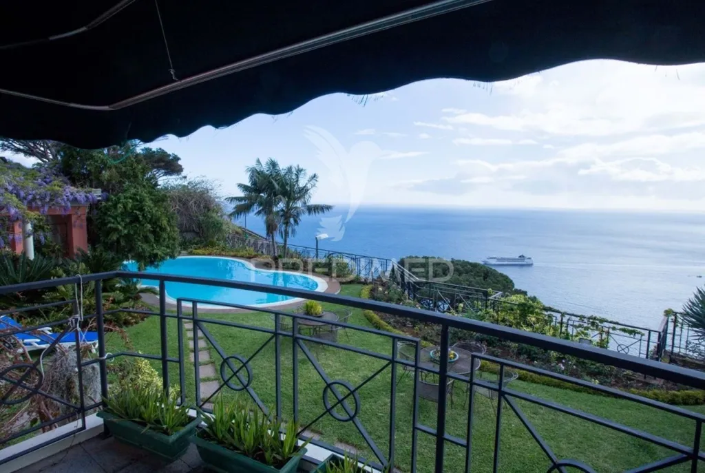 Terrass - Luxury Villa with City View in Funchal