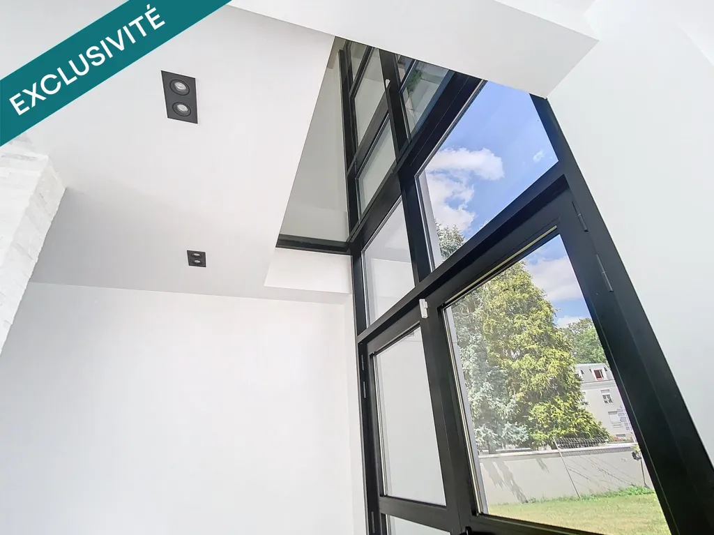 Pièces - Maison Contemporaine avec Piscine près du Centre