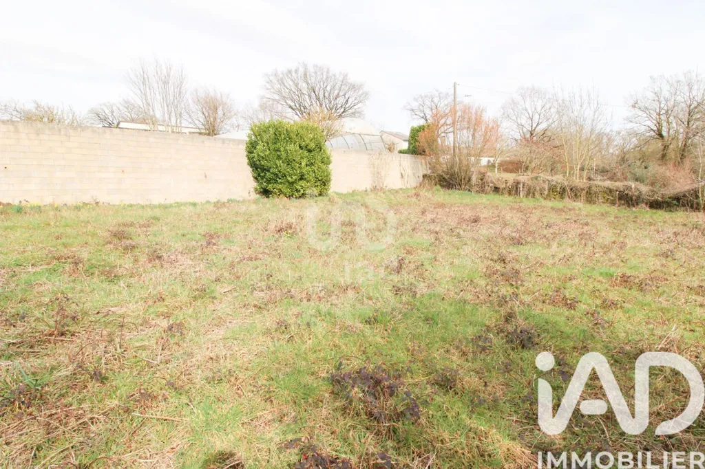 Aed - Buildable Land with Well and Poultry in Durenque
