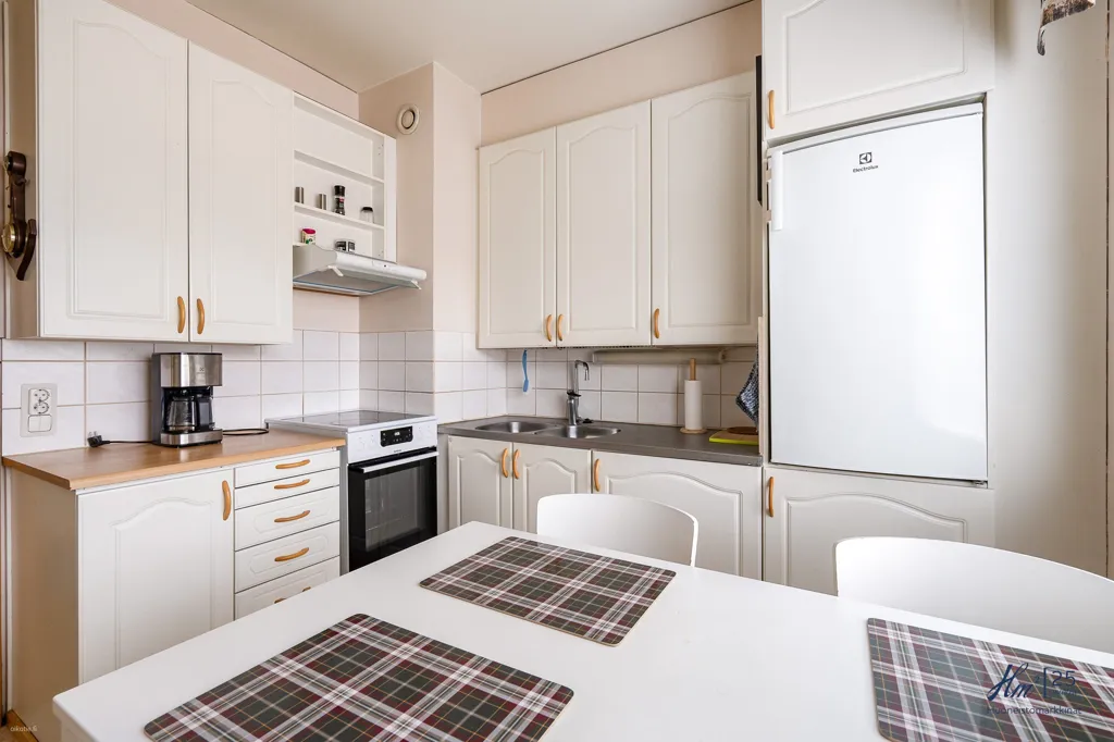 Kitchen - Two-Bedroom Flat with Garden View in Runosmäki