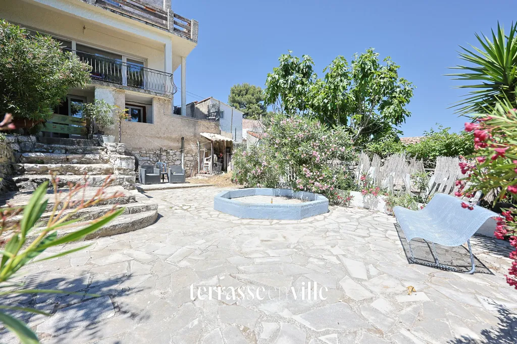 Aed - House with Garden and Views in La Millière