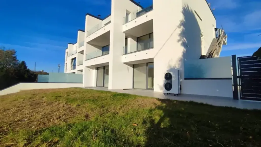 Extérieur - Penthouse with Garden View in Carugo
