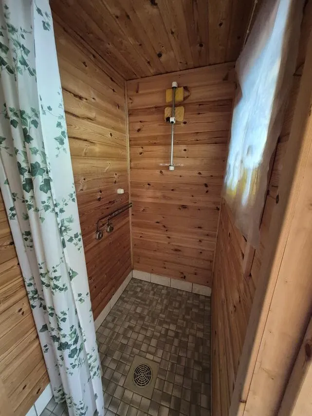 Salles de bain - Electrically Heated Cottage with Lake View in Sulkava