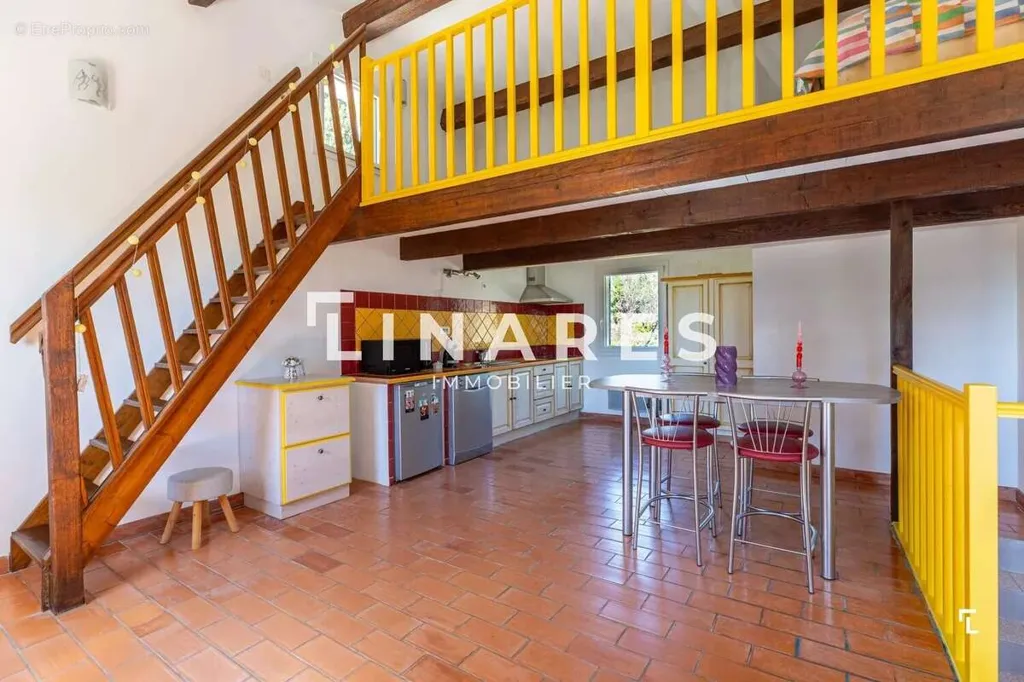 Séjour - Maison 5 pièces à Pertuis