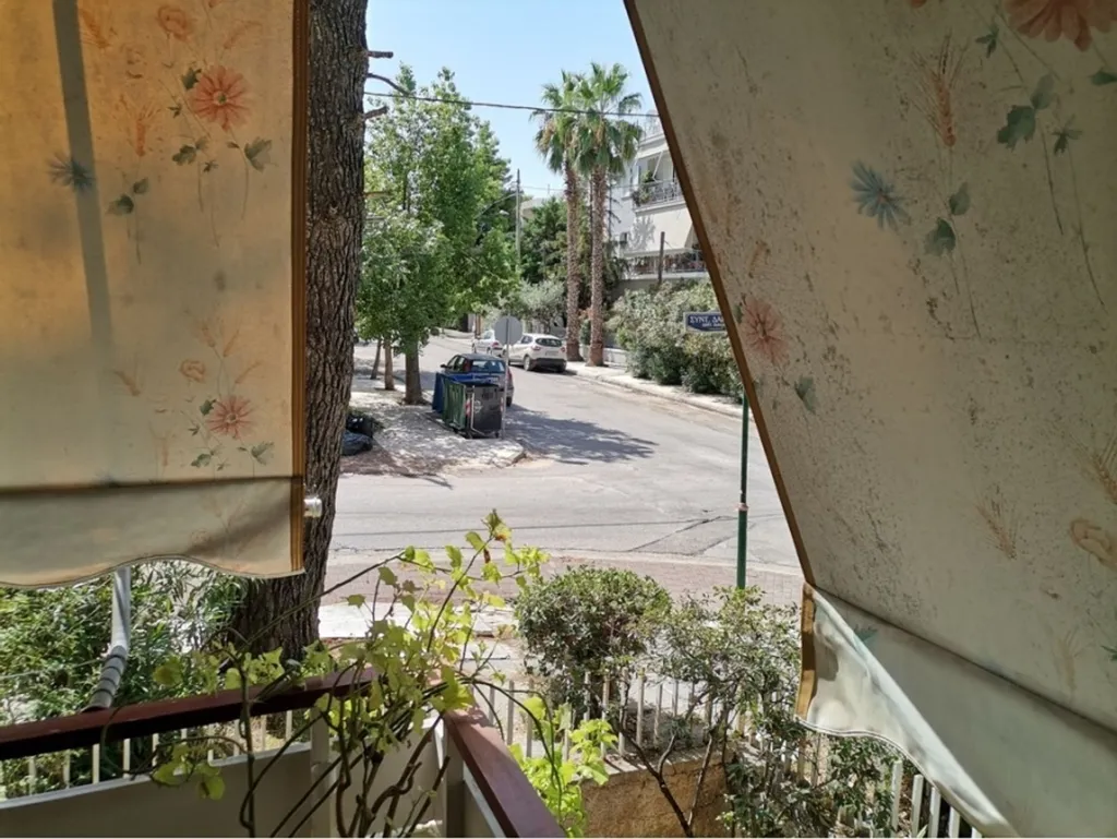 Balcone - Renovated Corner Apartment with Front View in Erythraia Centre