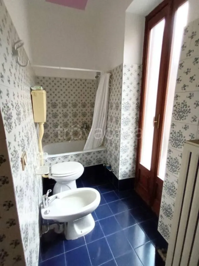 Salles de bain - Historic Apartment with Balcony in Saluzzo