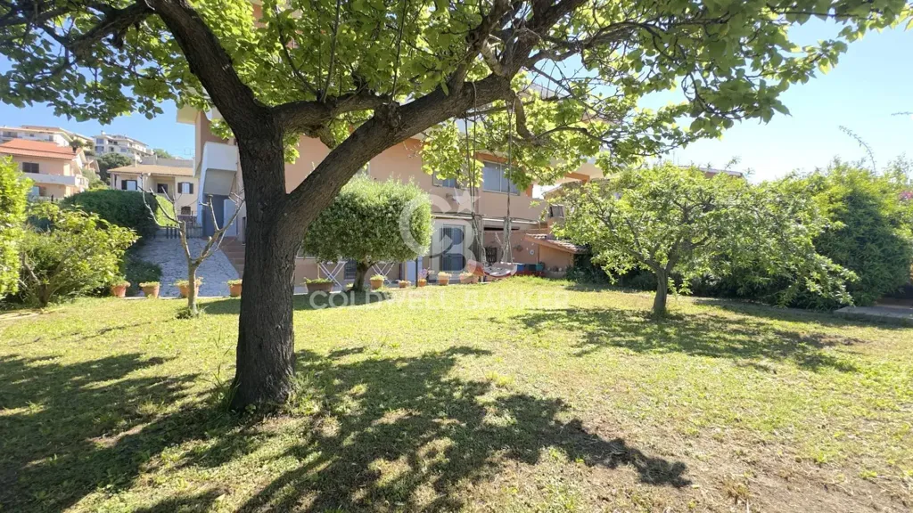 Jardin - Trilocale with Private Garden in Tarquinia