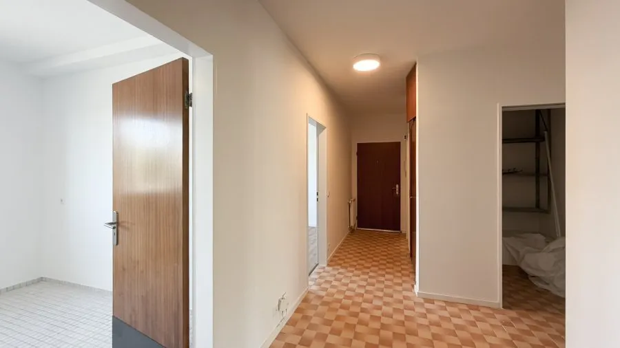 Esik - Renovated Apartment with Balcony in Bertrange