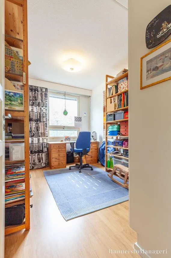 Office - Spacious 3-Bedroom Flat with Balcony in Olari, Espoo