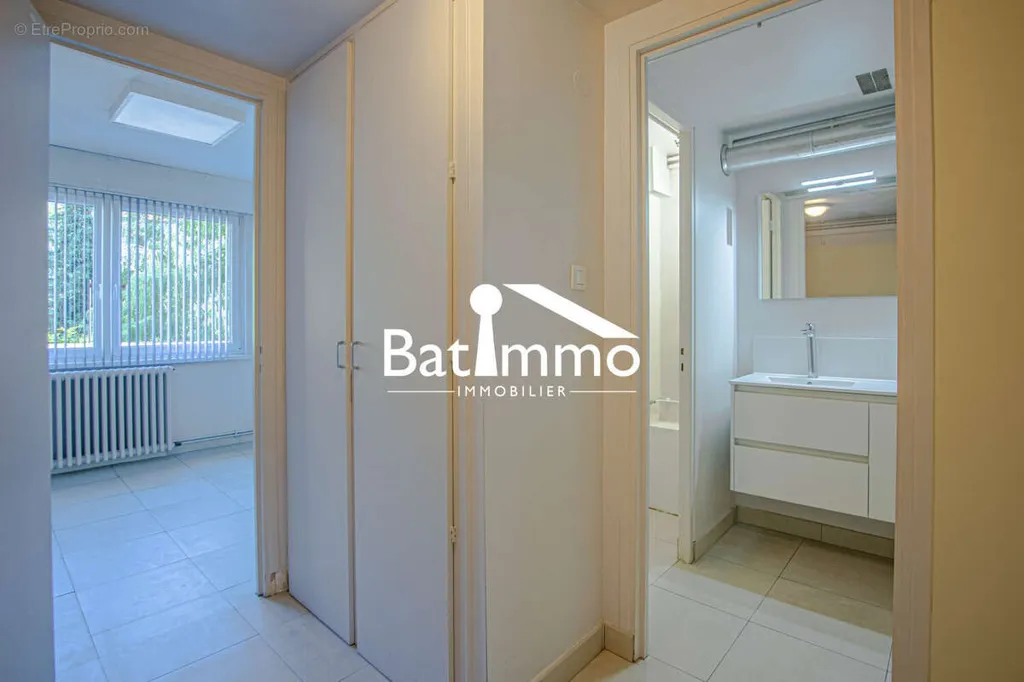 Salles de bain - Commerce avec Parking à Metz