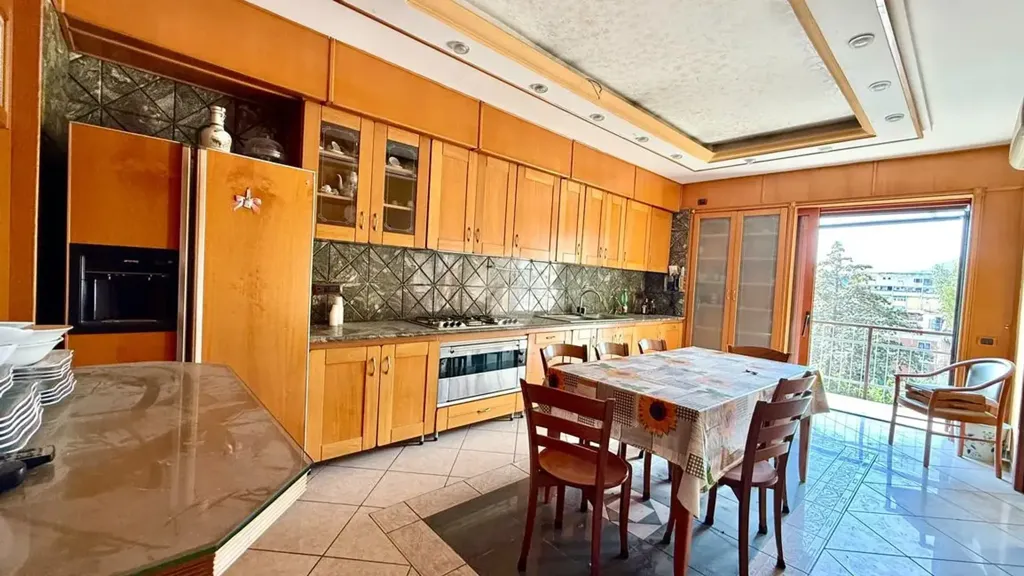 Cuisine - Spacious Apartment with Balcony in Naples
