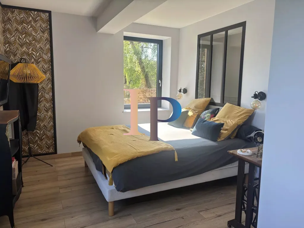 Chambres - Maison en Pierre Rénovée avec Piscine près de Charlieu