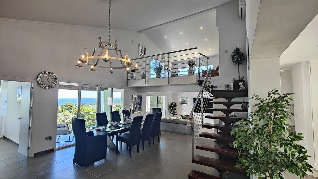 Söögituba - Chalet with Sea View and Pool in Cap Martí