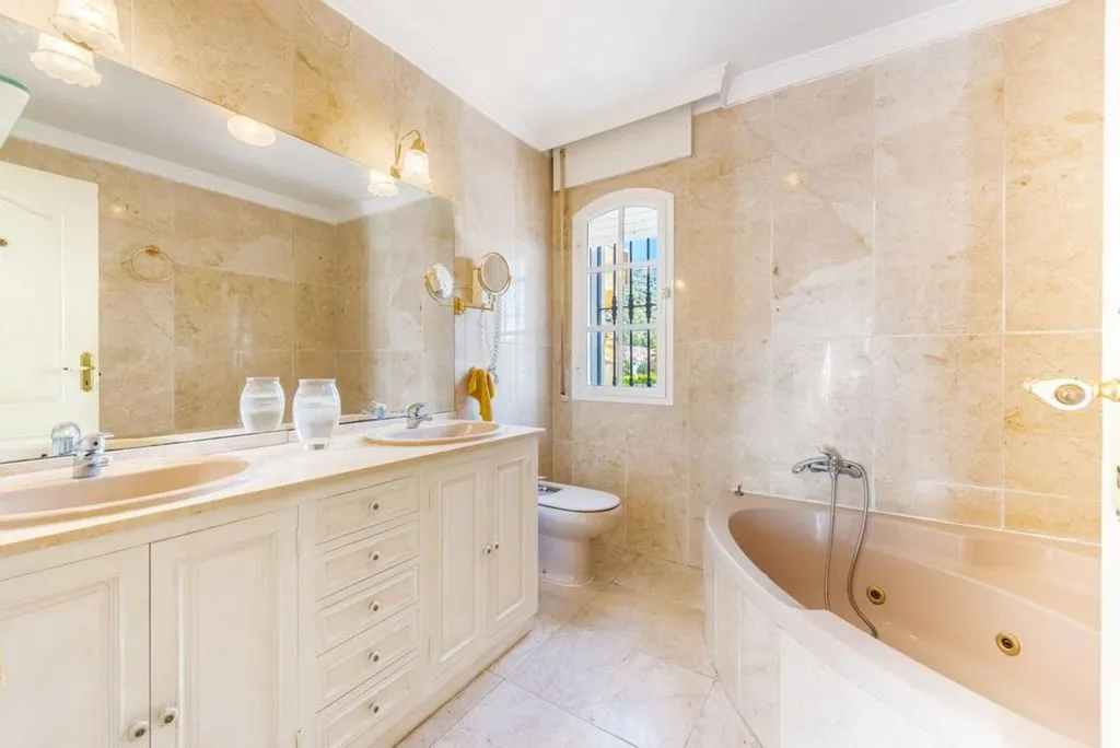Vannitoad - Chalet with Pool in Marbella's Old Town