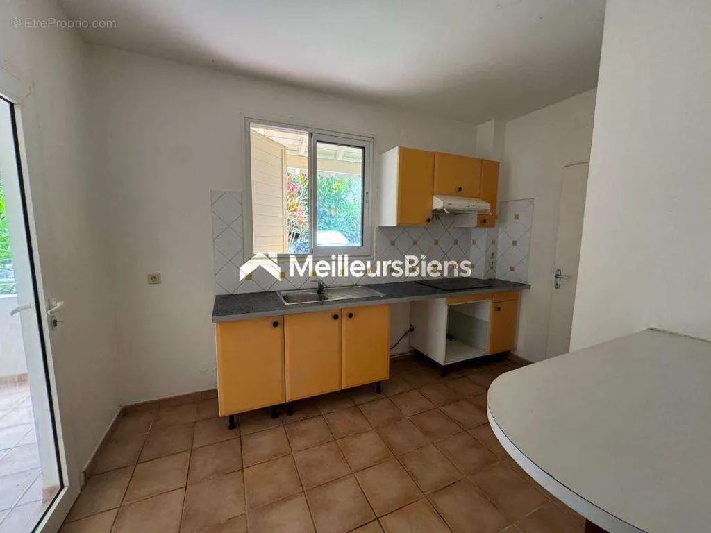 Köök - Secure Apartment with Terrace in Baie-Mahault
