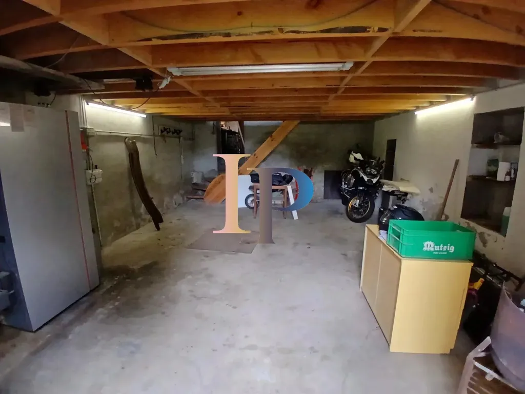 Garage - Maison avec Parc et Vue Panoramique à Chauffailles