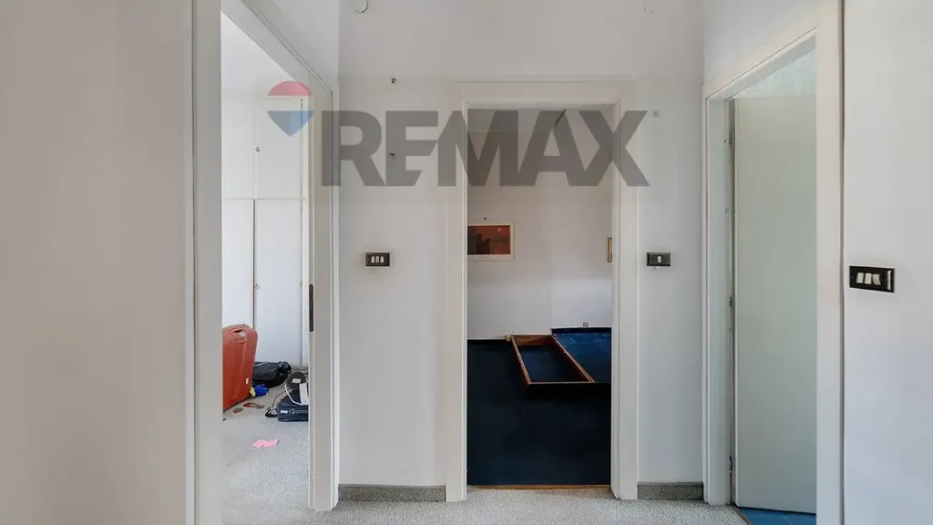 Entrée - Triplex with Balcony in Sesto San Giovanni