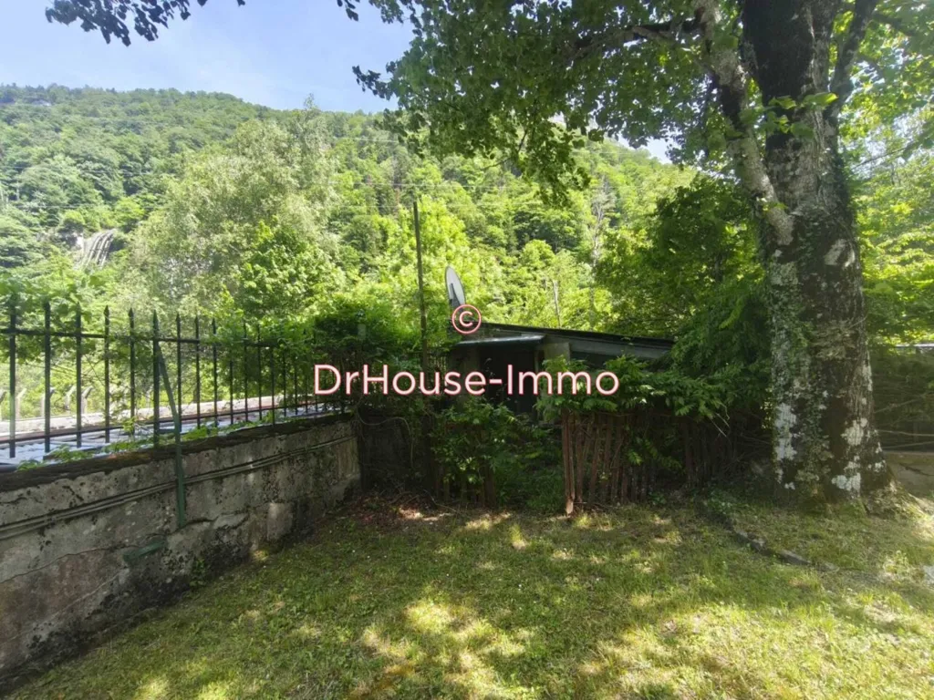 Garden - Spacious 5-Piece Apartment with Terrace in Eaux-Bonnes