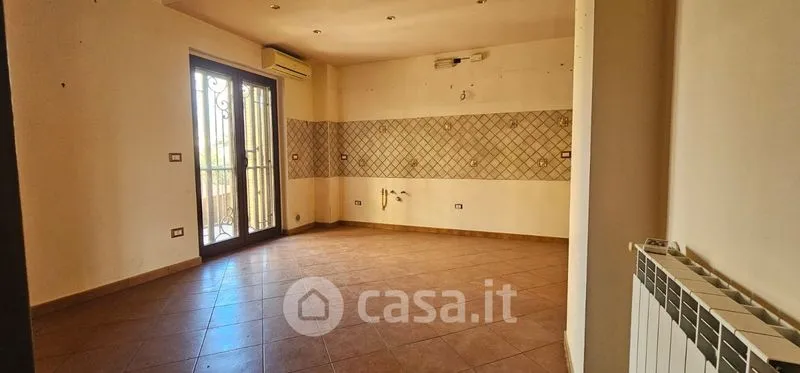 Pièces - Semi-detached House with Garden in Mascali