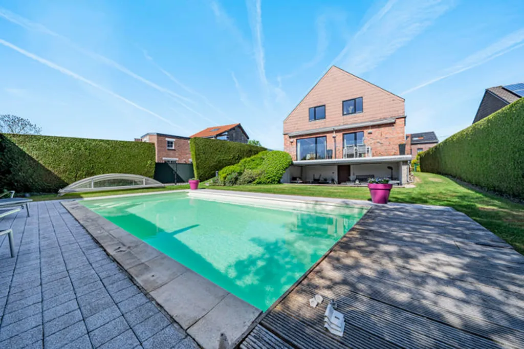 Piscine - Villa Familiale avec Piscine à Cornesse