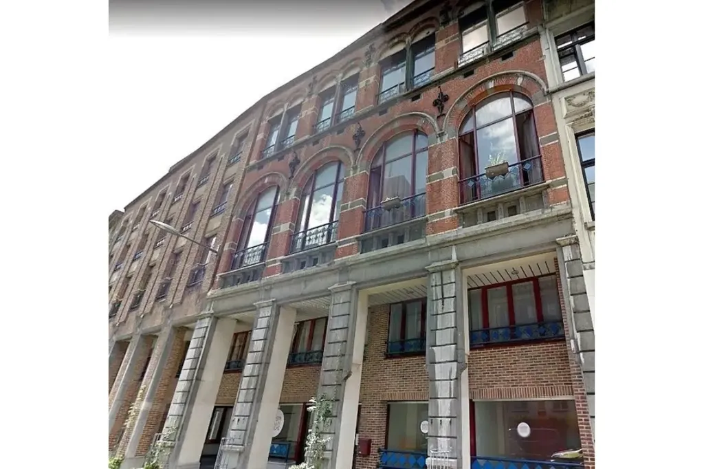 Esterno - Duplex with High Ceilings near Squares District
