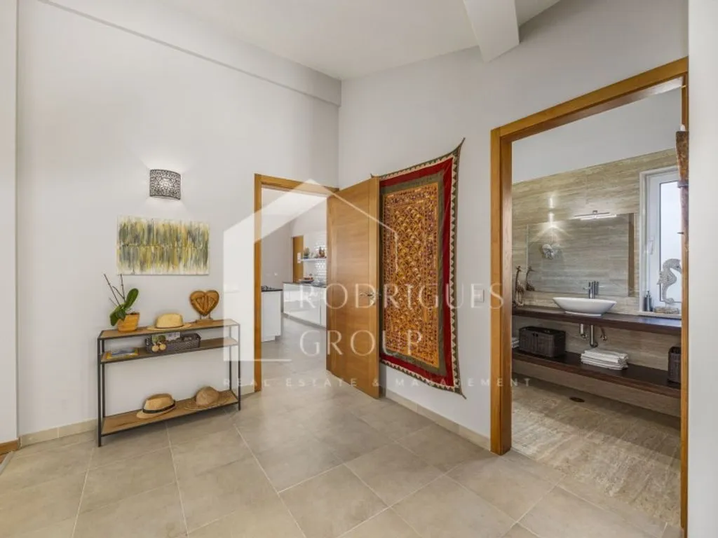 Esik - Contemporary Farm with Pool in Cotifo, Lagos