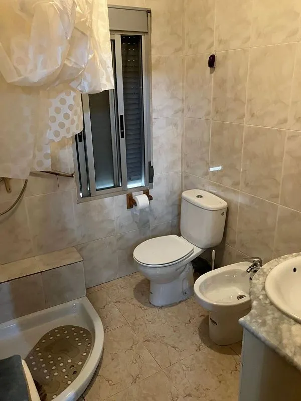 Salles de bain - 3-Bedroom Flat with Terrace in Monumental City