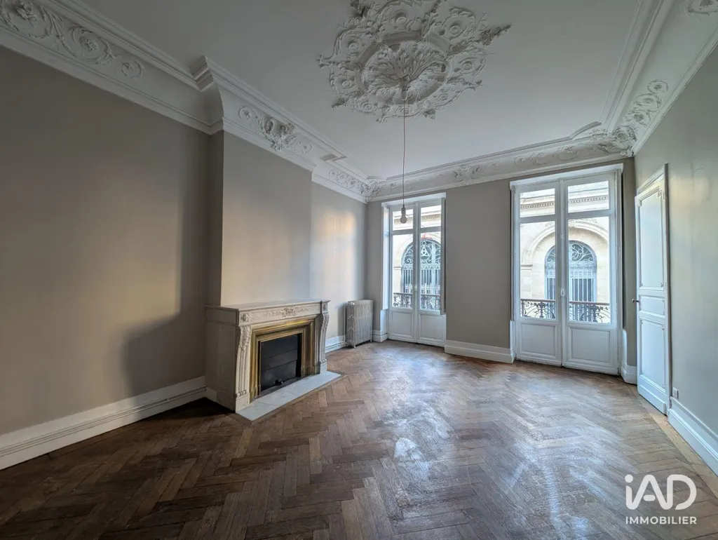Elutuba - Office with Balcony in Bordeaux Centre