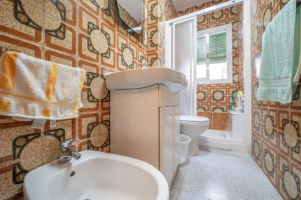 Bathrooms - Apartment with Terrace in Zaidín District