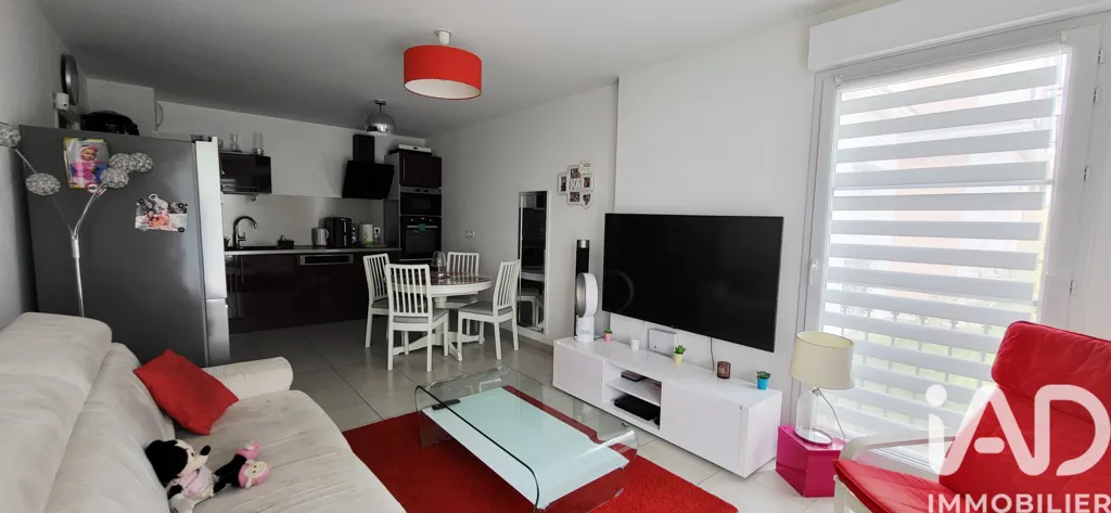 Living Room - Apartment with Private Garden in Le Blanc-Mesnil