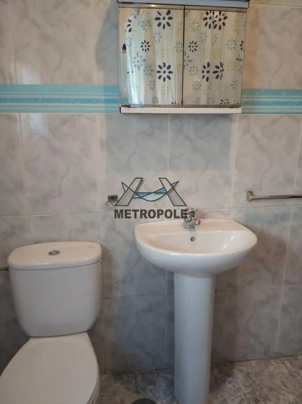 Salles de bain - Chalet avec jardin privé près de l'hôpital