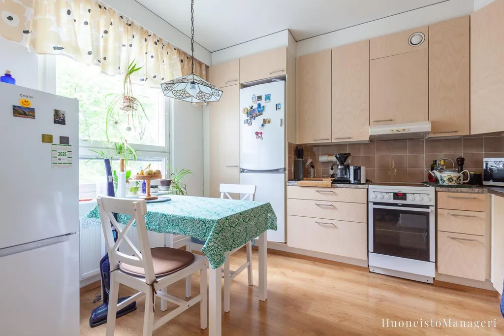 Kitchen - Spacious 3-Bedroom Flat with Balcony in Olari, Espoo