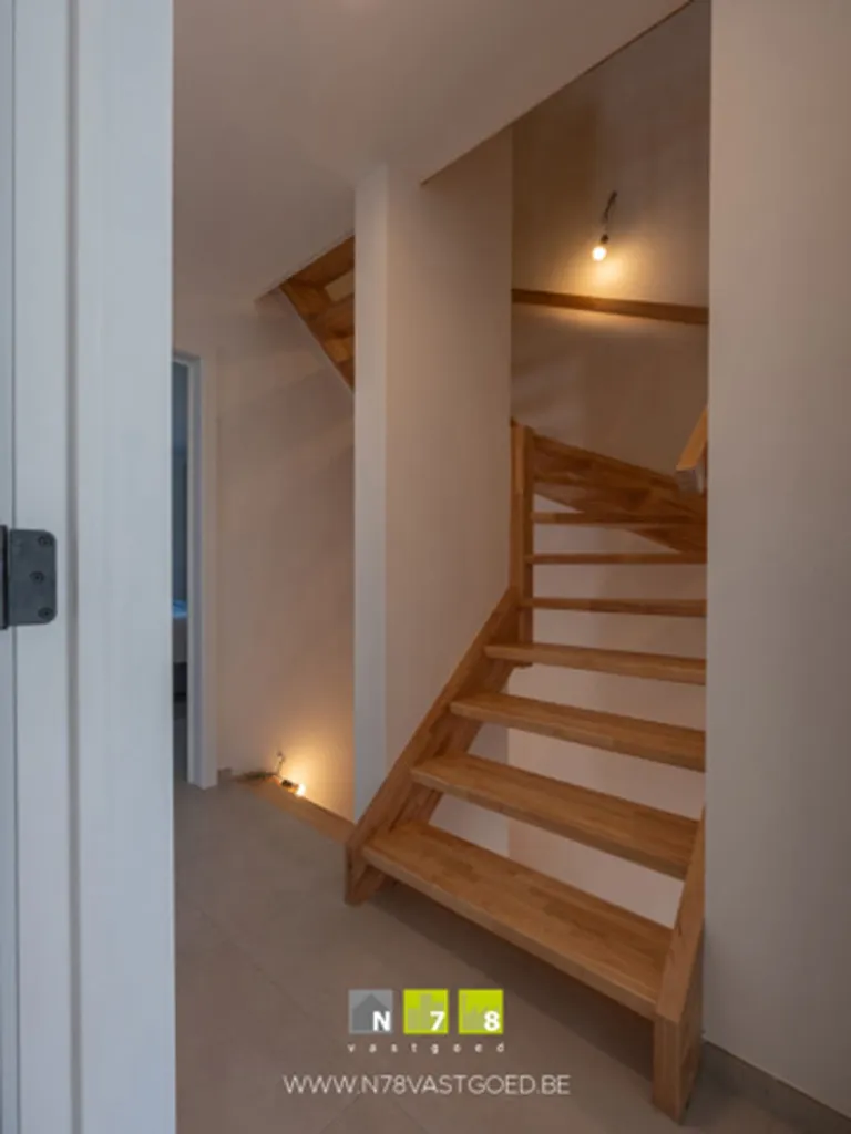 Pièces - Nouvelle Maison avec 3 Chambres à Opitter