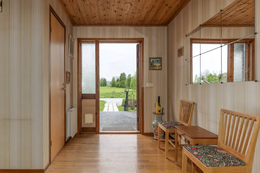 Esik - 1-Storey Villa with Garden in Lantlig Setting
