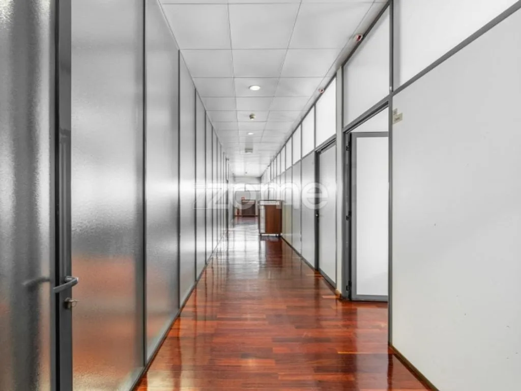 Kabinet - Corporate Office with South Terrace in Maia