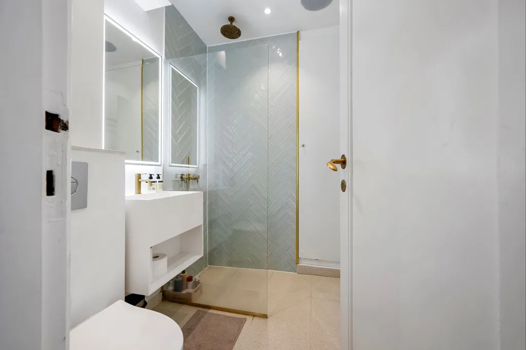 Salles de bain - Charming 3-Bedroom Flat with Balcony in Ordrup