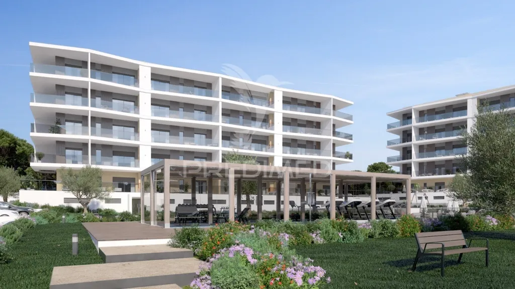 T2 Apartment with Seafront Access in Portimão