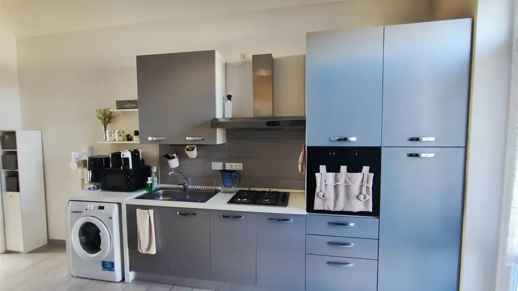 Cuisine - Brightly Laid-out Flat with Balcony in Moncalieri