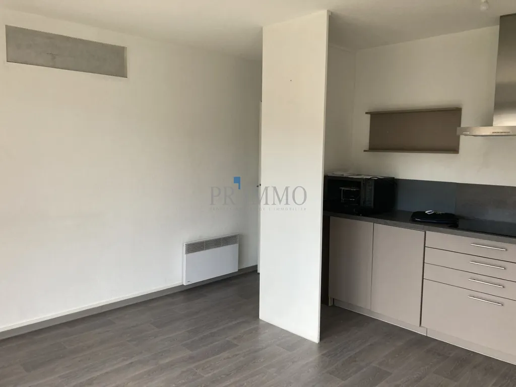 Kitchen - 2-Bedroom Flat with Garage in Puget-sur-Argens
