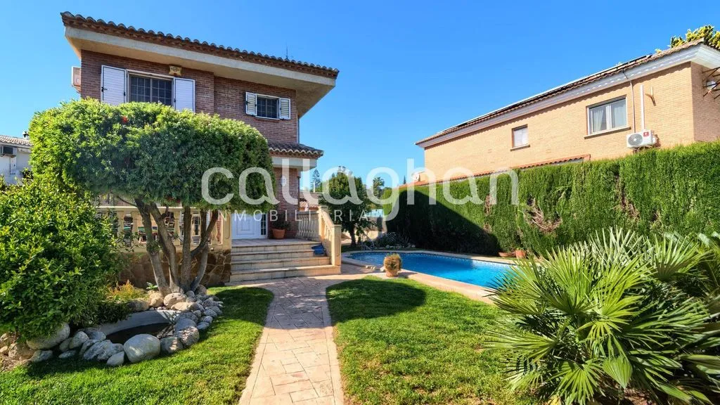 Pool - Luxury Detached House with Pool in Paterna