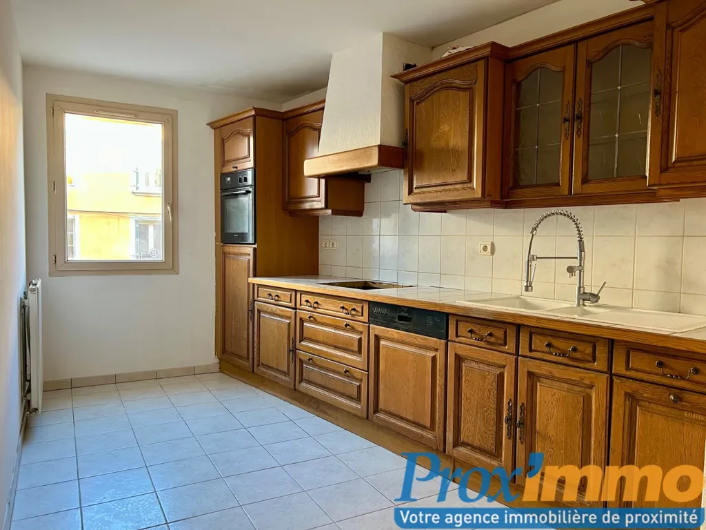 Cuisine - Appartement avec Balcon dans Résidence Sécurisée