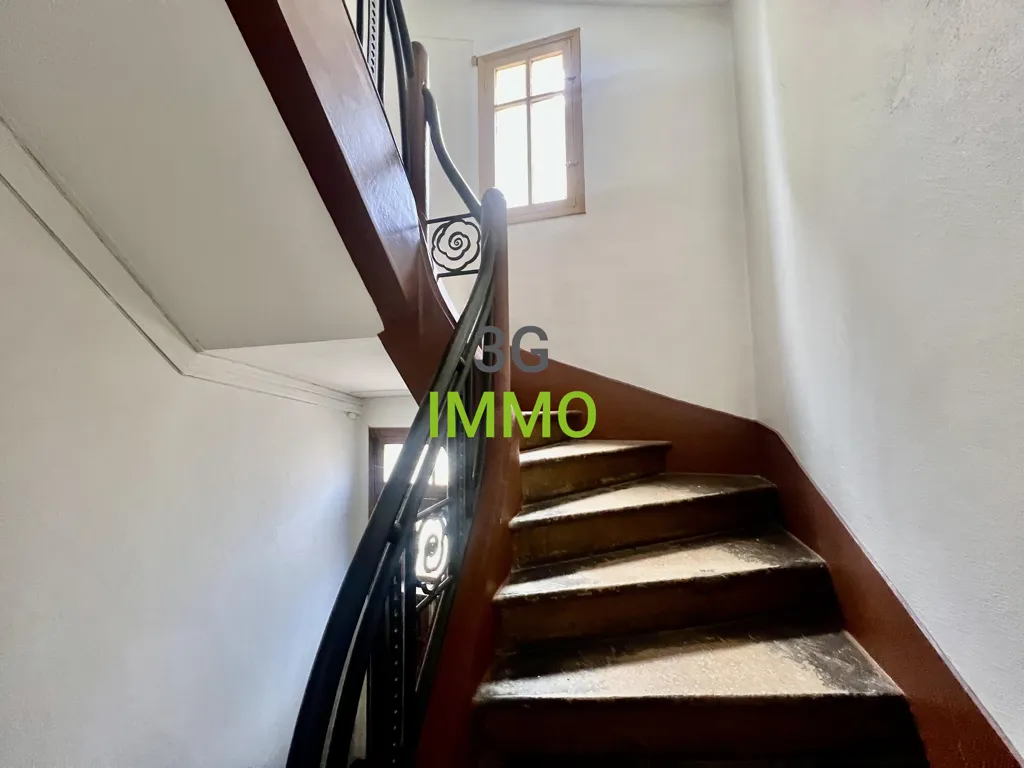 Toad - Renovatable 3-Bed Flat with Balcony in Nevers