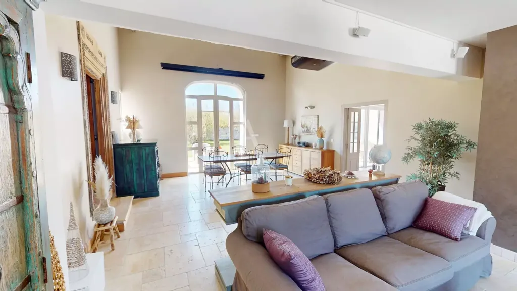 Living Room - 10-Piece House with Independent Section in Marles-en-Brie