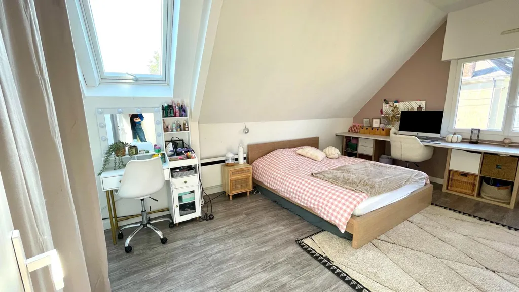Chambres - Maison de 6 Pièces avec Terrasse à Mayenne