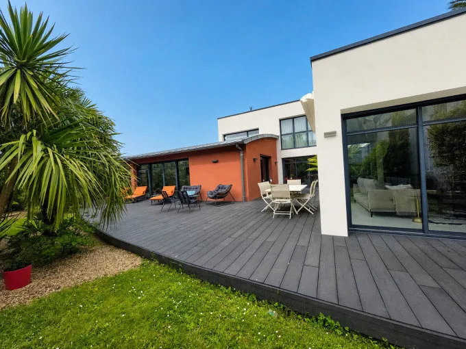 Terrass - Architectural House with Pool in Pont L'Abbé