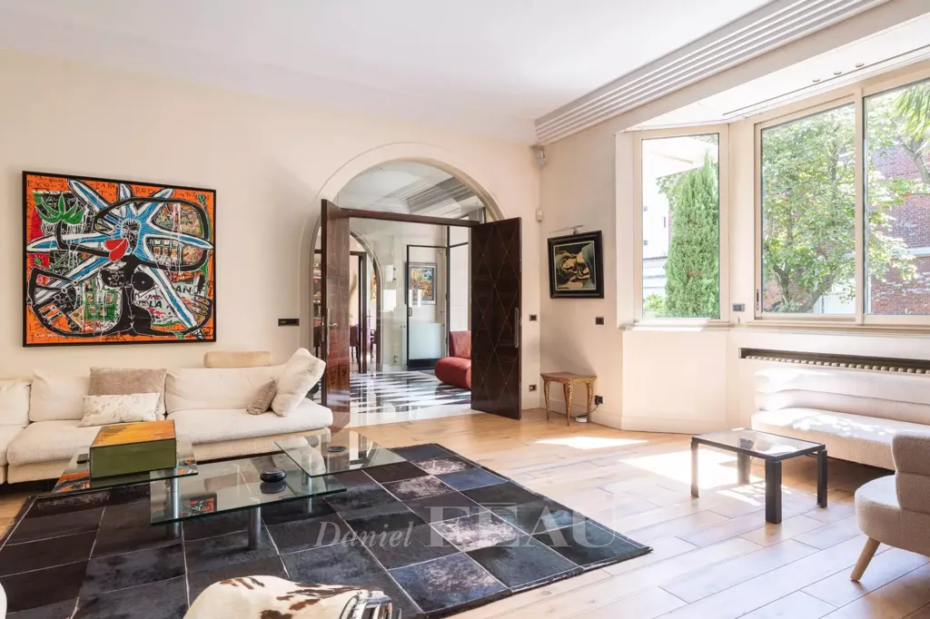 Elutuba - Mansion with Swimming Pool in Neuilly-sur-Seine