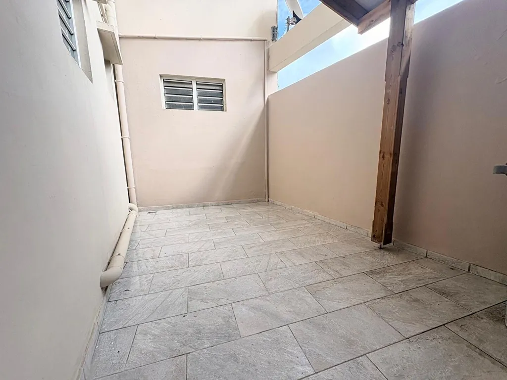 Giardino - 2-Bedroom Apartment with Garage in Saint-Esprit