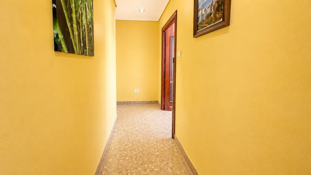 Esik - Semi-reformed Apartment with Double Orientation in Torrefiel
